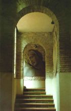 1977_09_head (stair-way in the museum) 1977.jpg